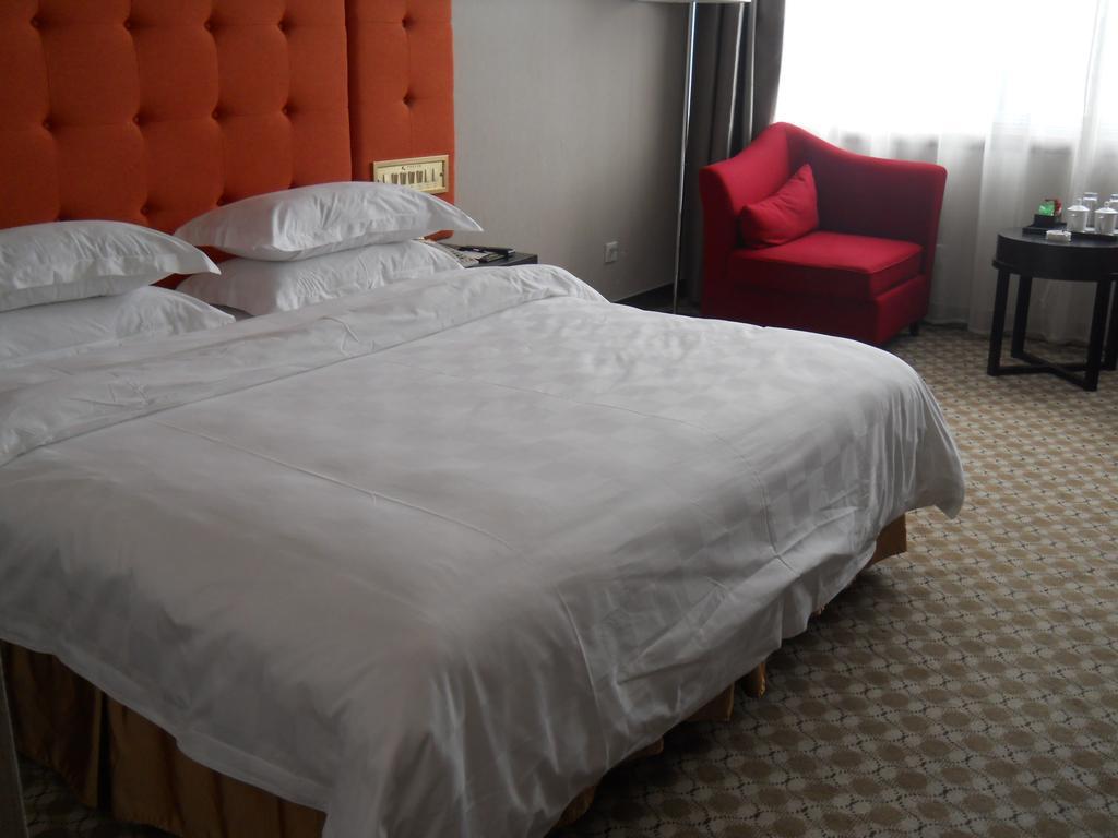 Yijing Holiday Hotel Yimeng Road Linyi  Zimmer foto