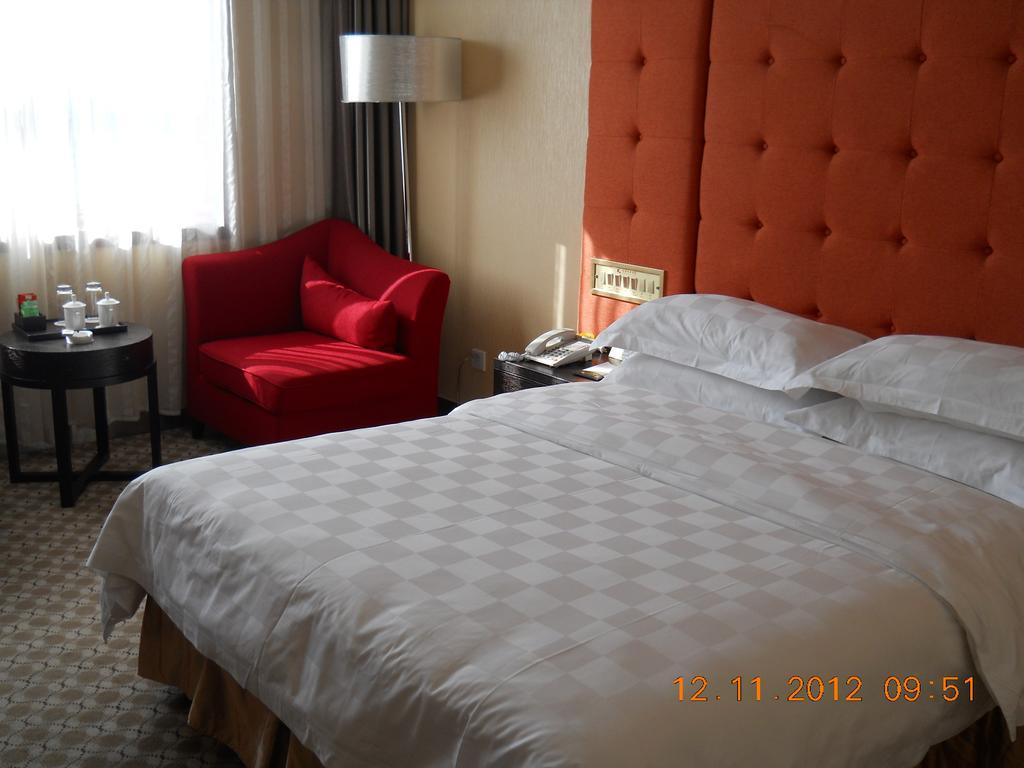 Yijing Holiday Hotel Yimeng Road Linyi  Zimmer foto